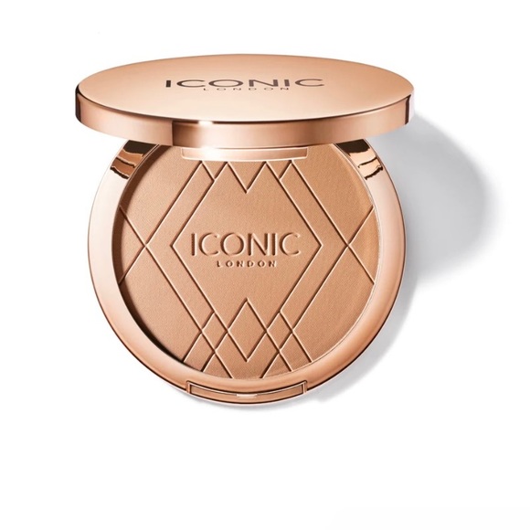 ULTIMATE BRONZING POWDER
Warm Bronze Iconic London - Picture 2 of 5